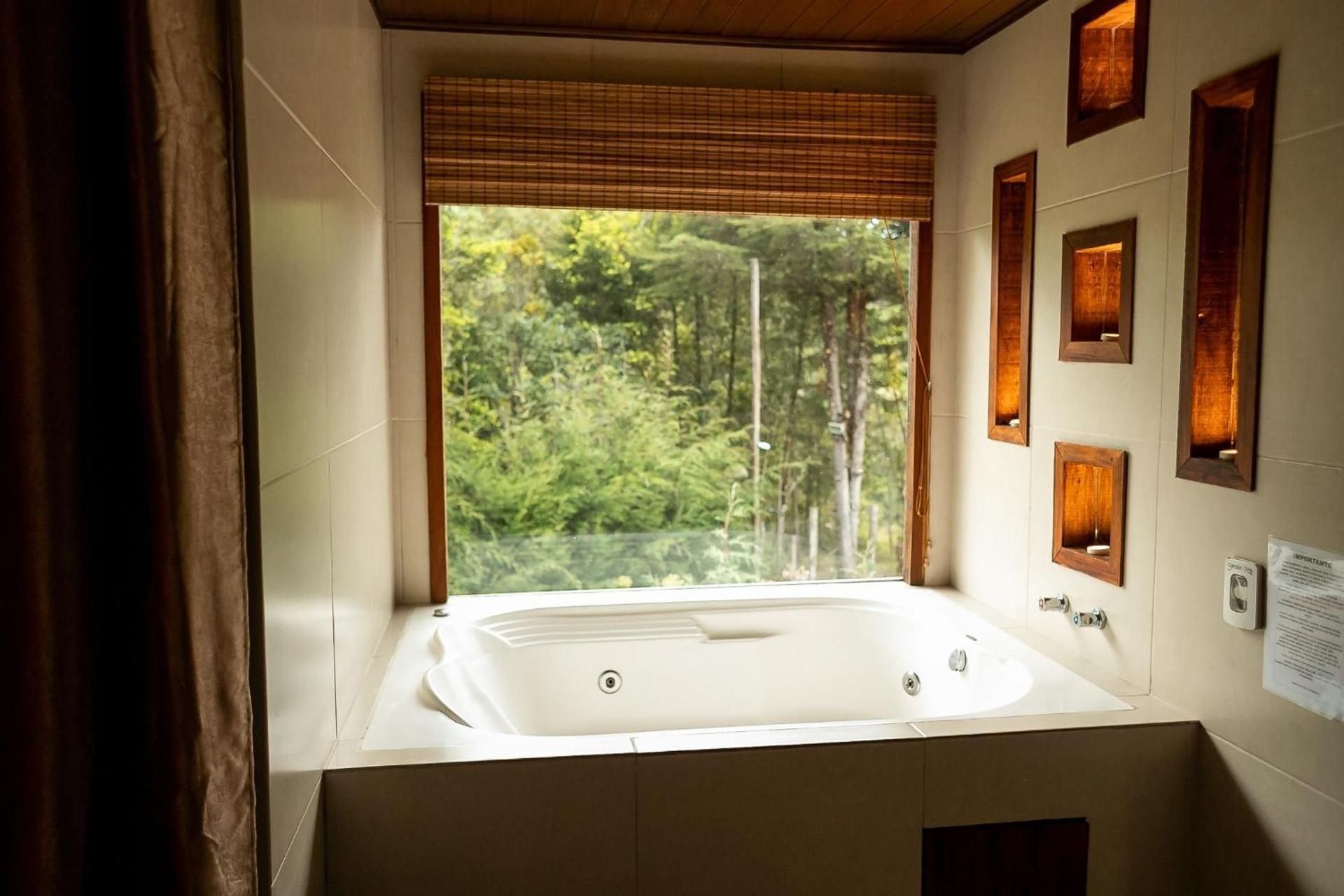 Chalet Master with Spa Bath