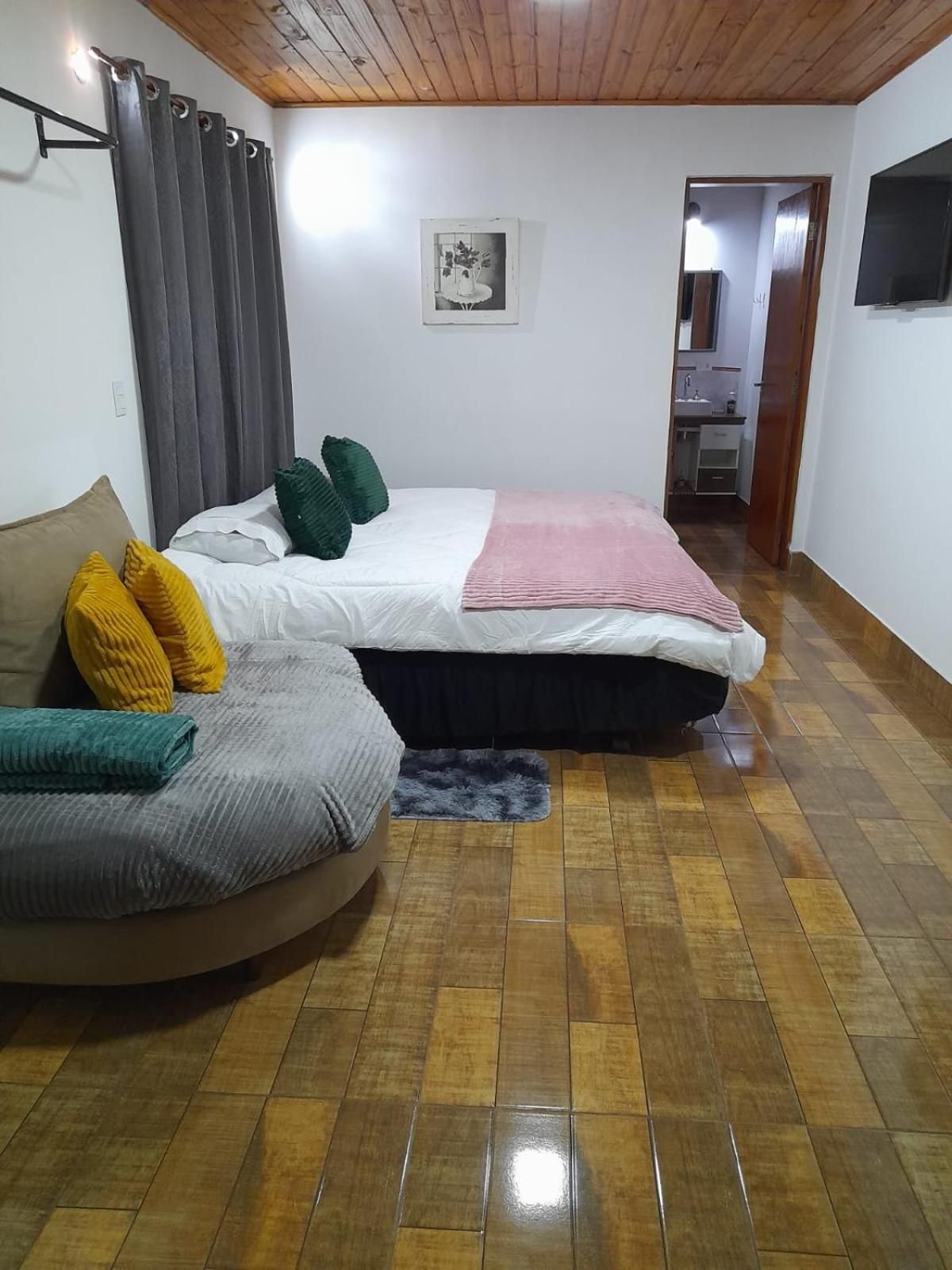 One-bedroom Loft Apartment 