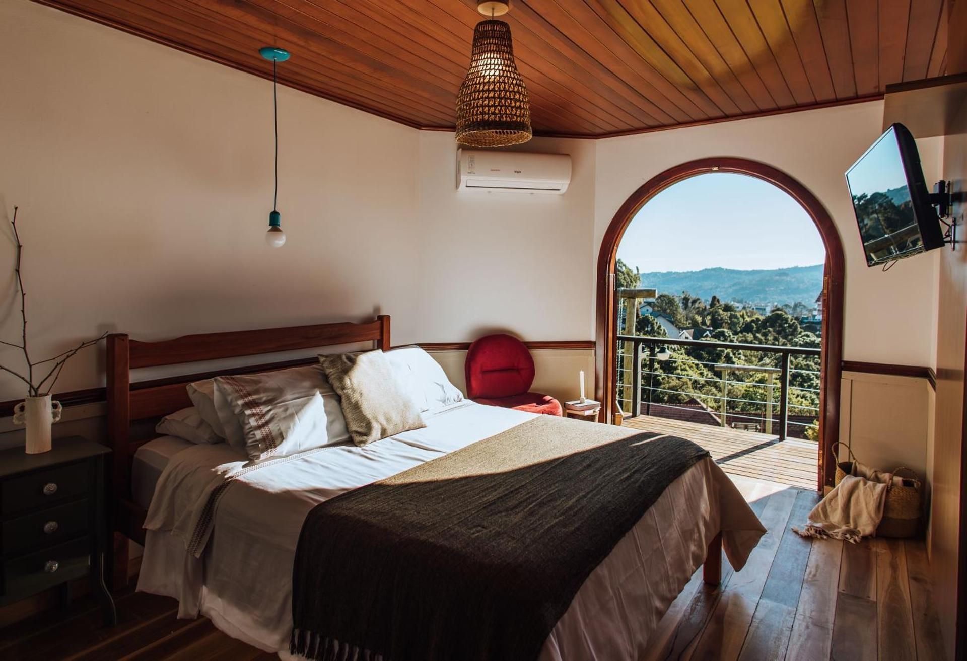 Suite with Mountain View