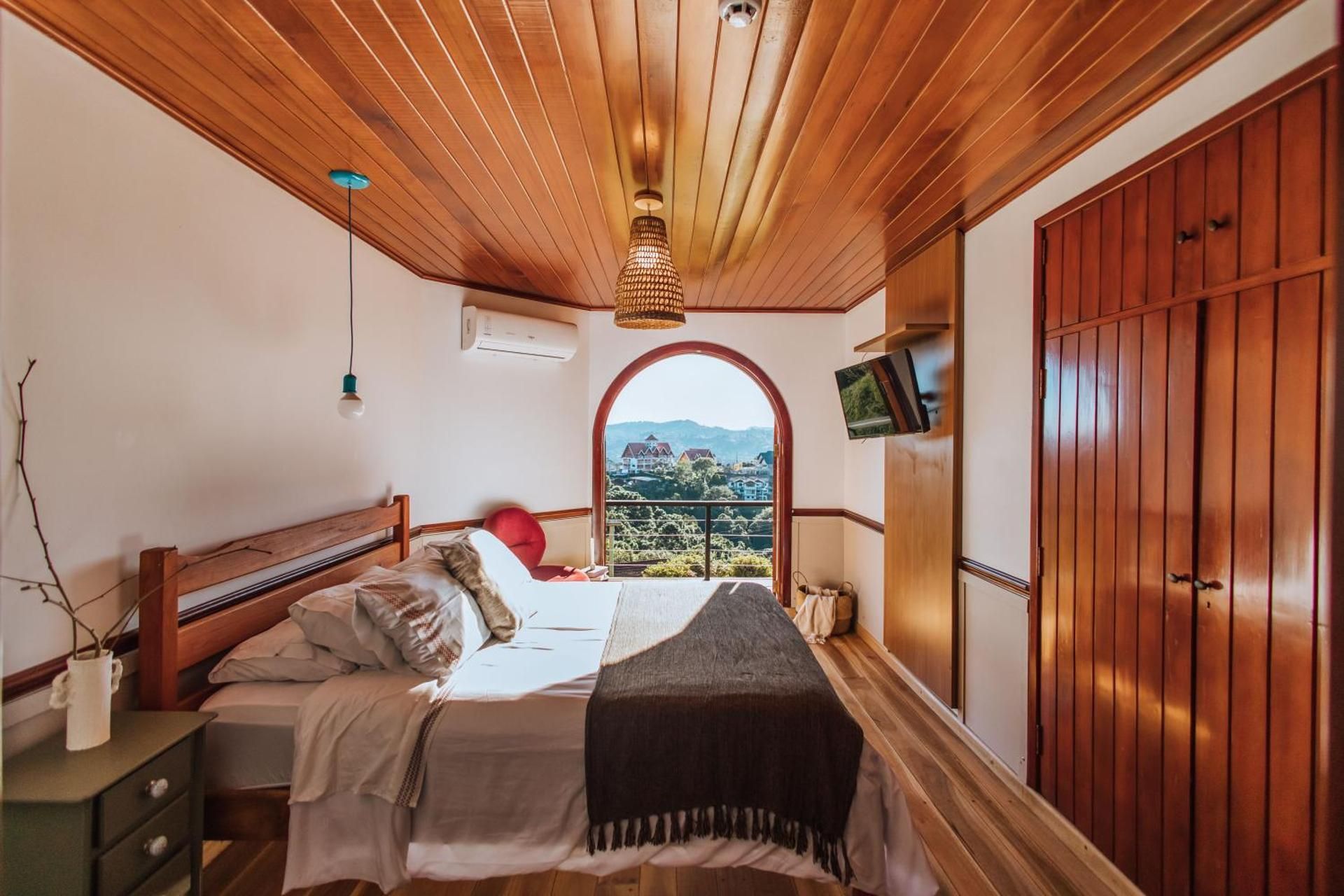 Suite with Mountain View