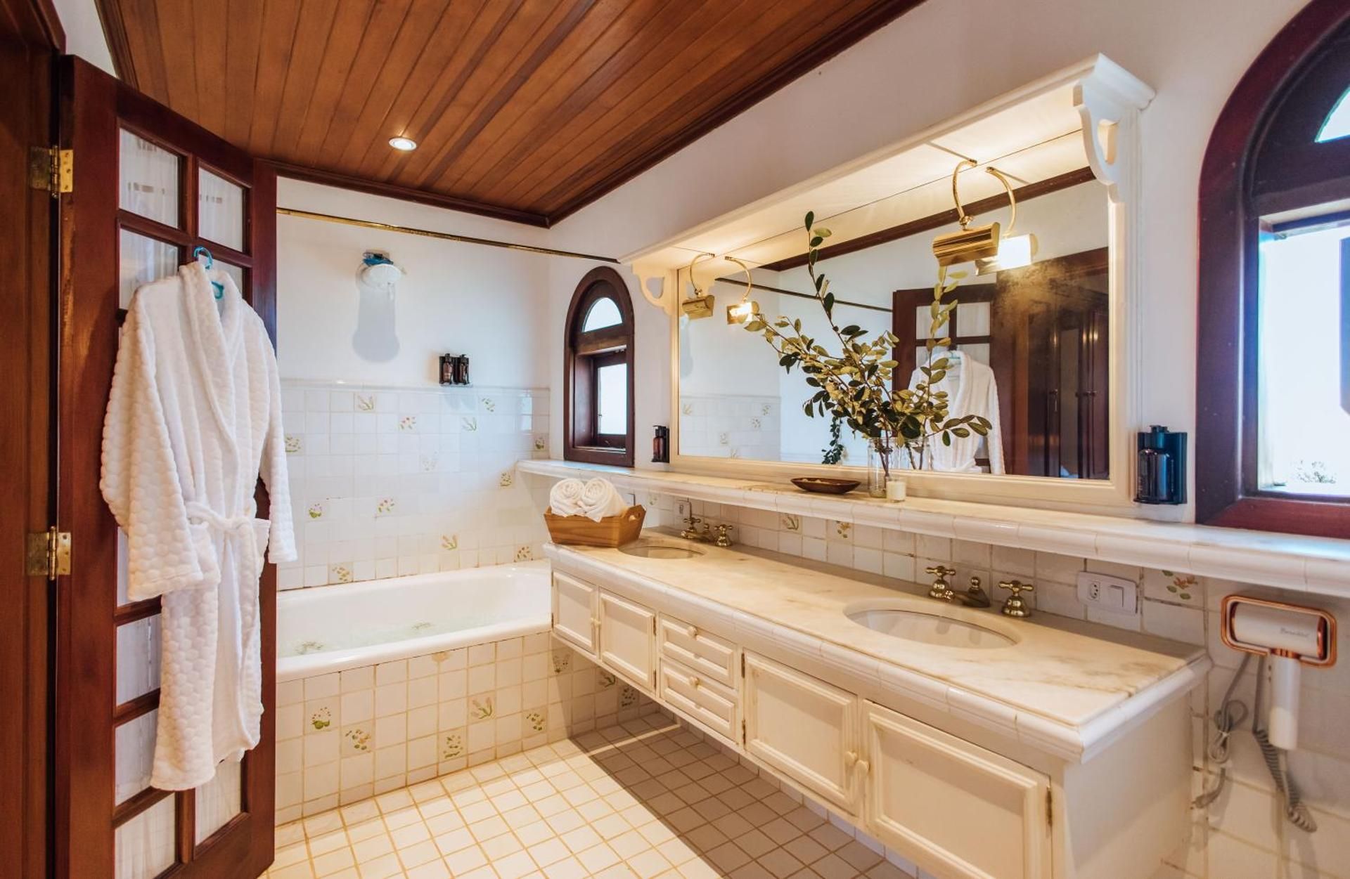 King Suite with Spa Bath