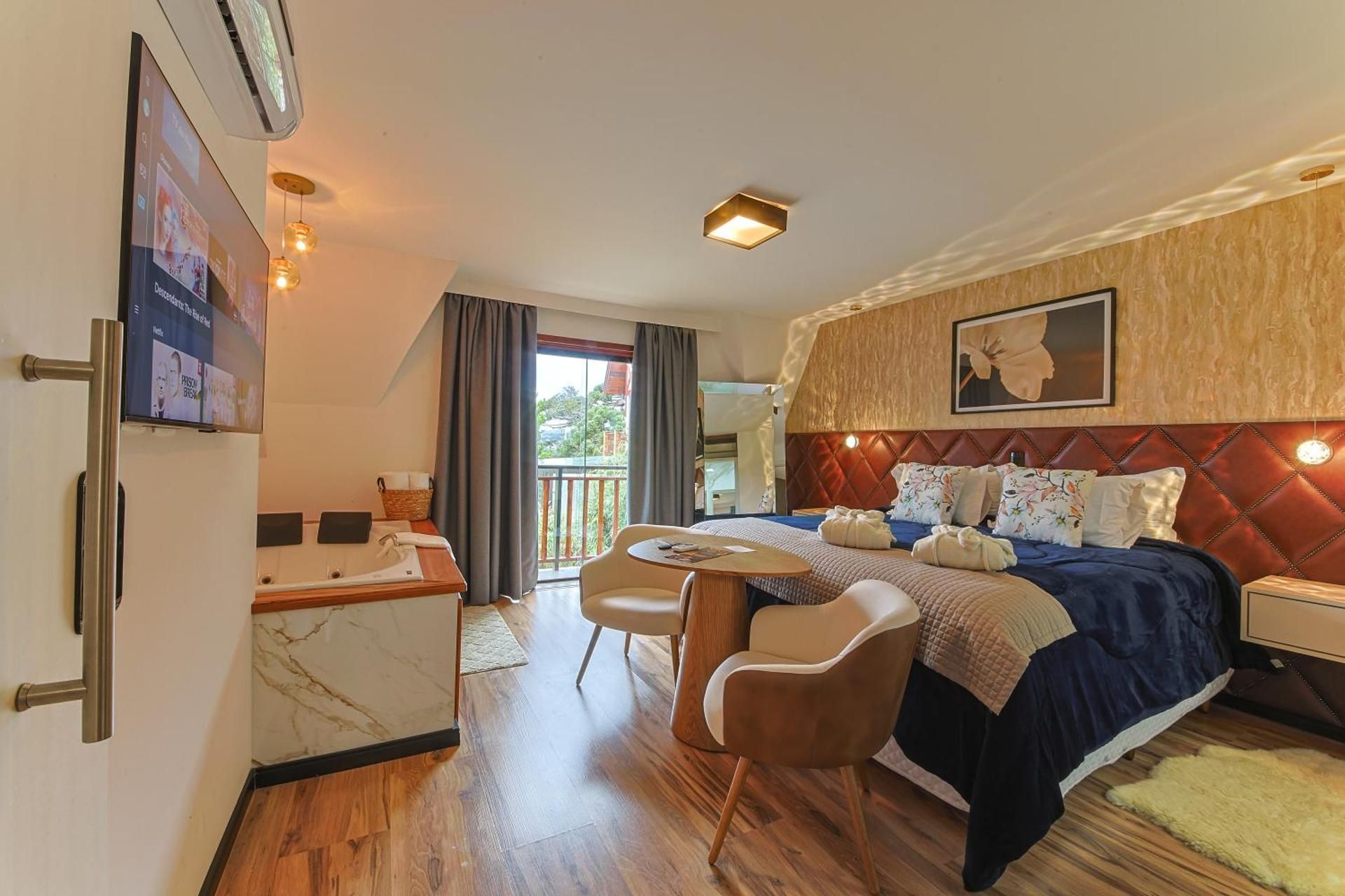 Deluxe Suite with Spa Bath