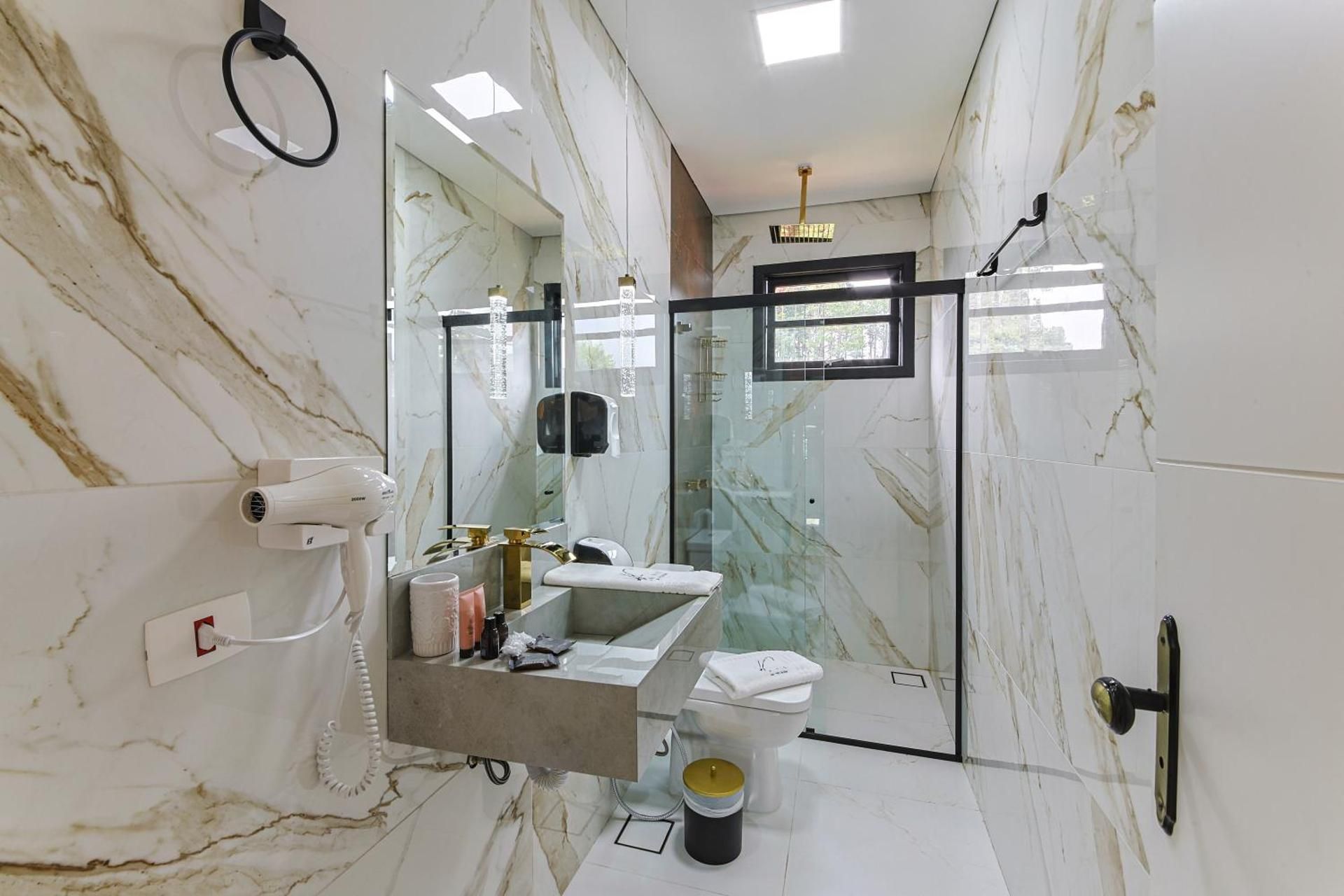 Deluxe King Suite