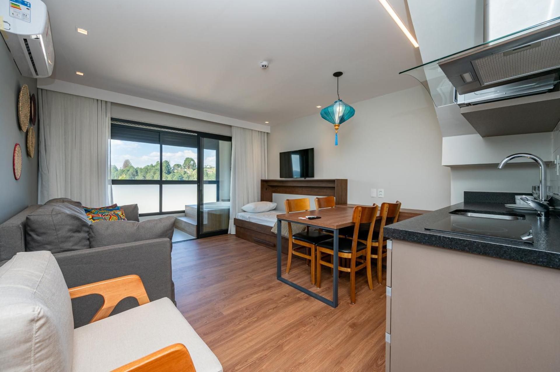 Deluxe Family Suite