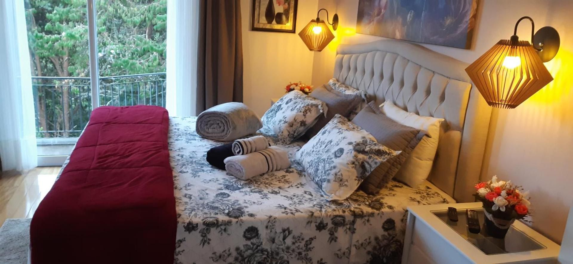 Deluxe Queen Suite