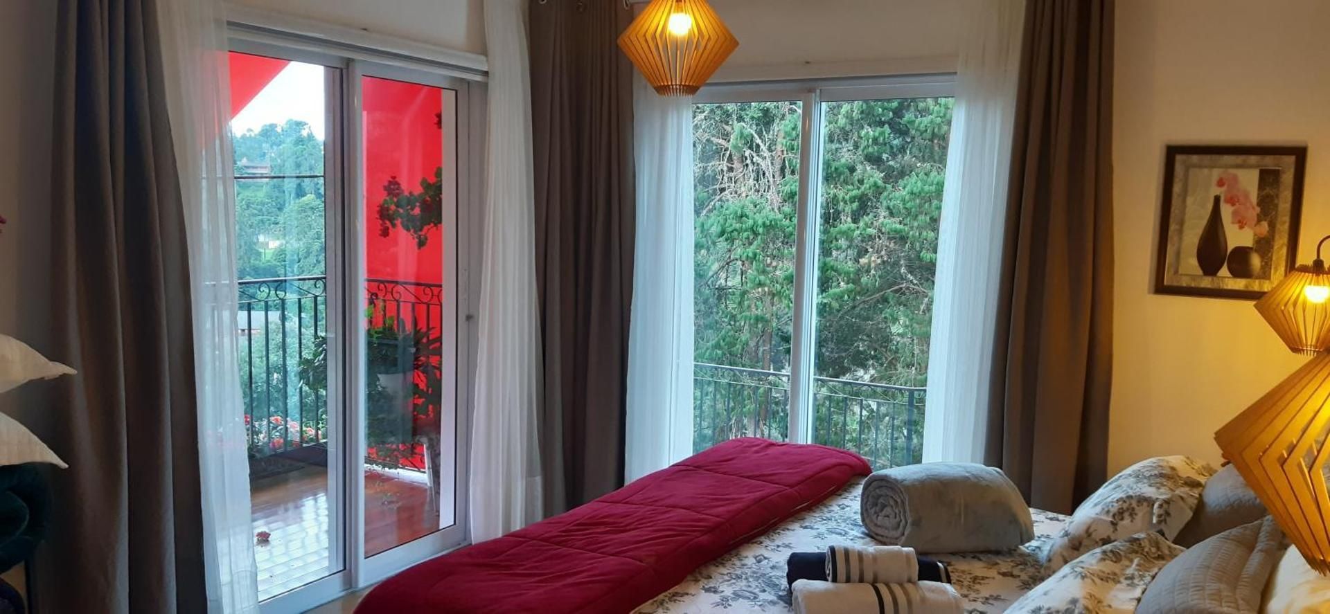 Deluxe Queen Suite