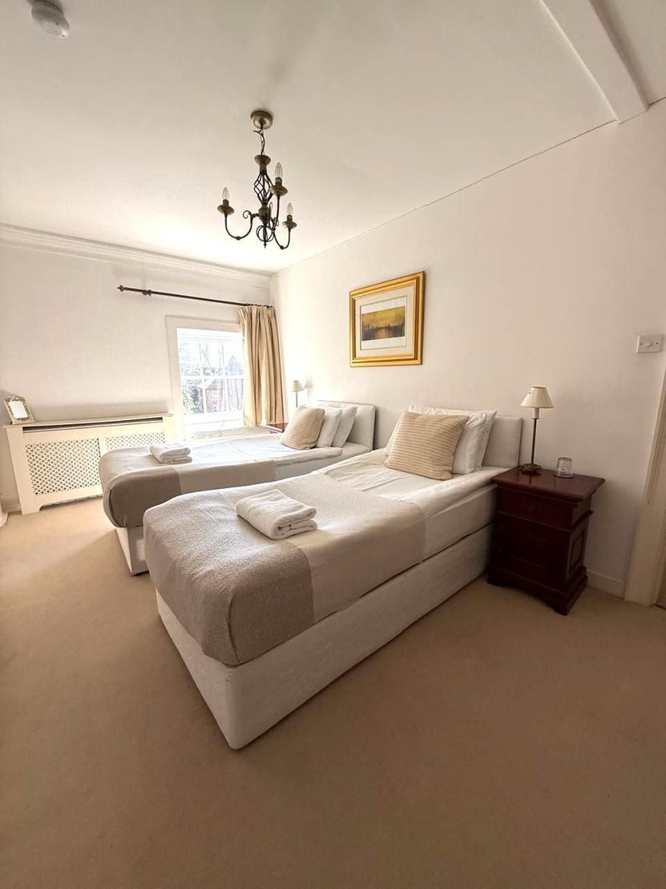 East Pallant Bed and Breakfast, Located in Large Georgian Townhouse in Central Chichester Superior Twin Room with Garden View 2