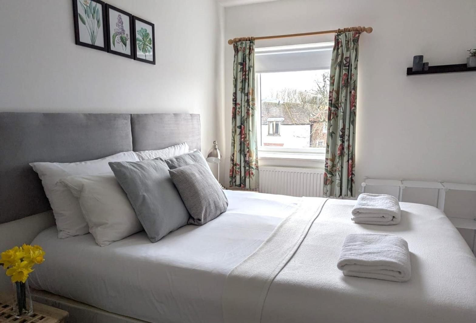 East Pallant Bed and Breakfast, Located in Large Georgian Townhouse in Central Chichester Apartment with City View 2