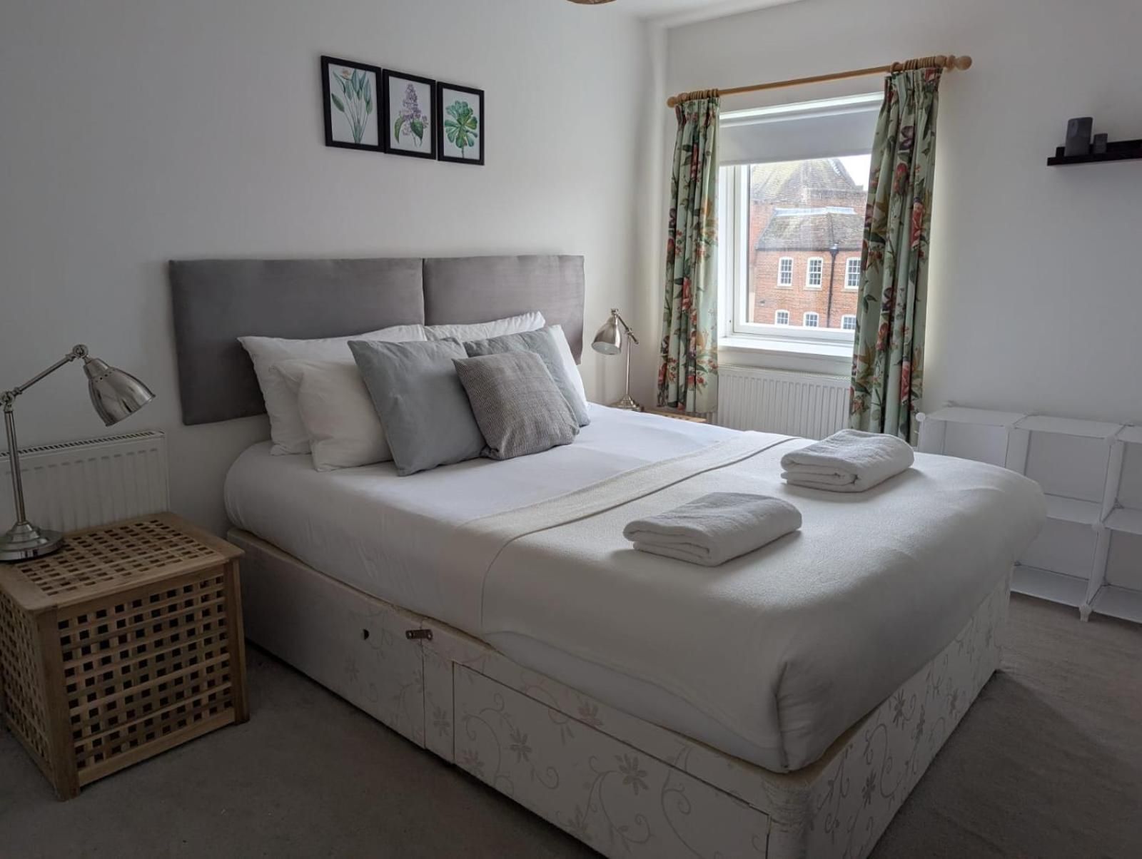East Pallant Bed and Breakfast, Located in Large Georgian Townhouse in Central Chichester Apartment with City View