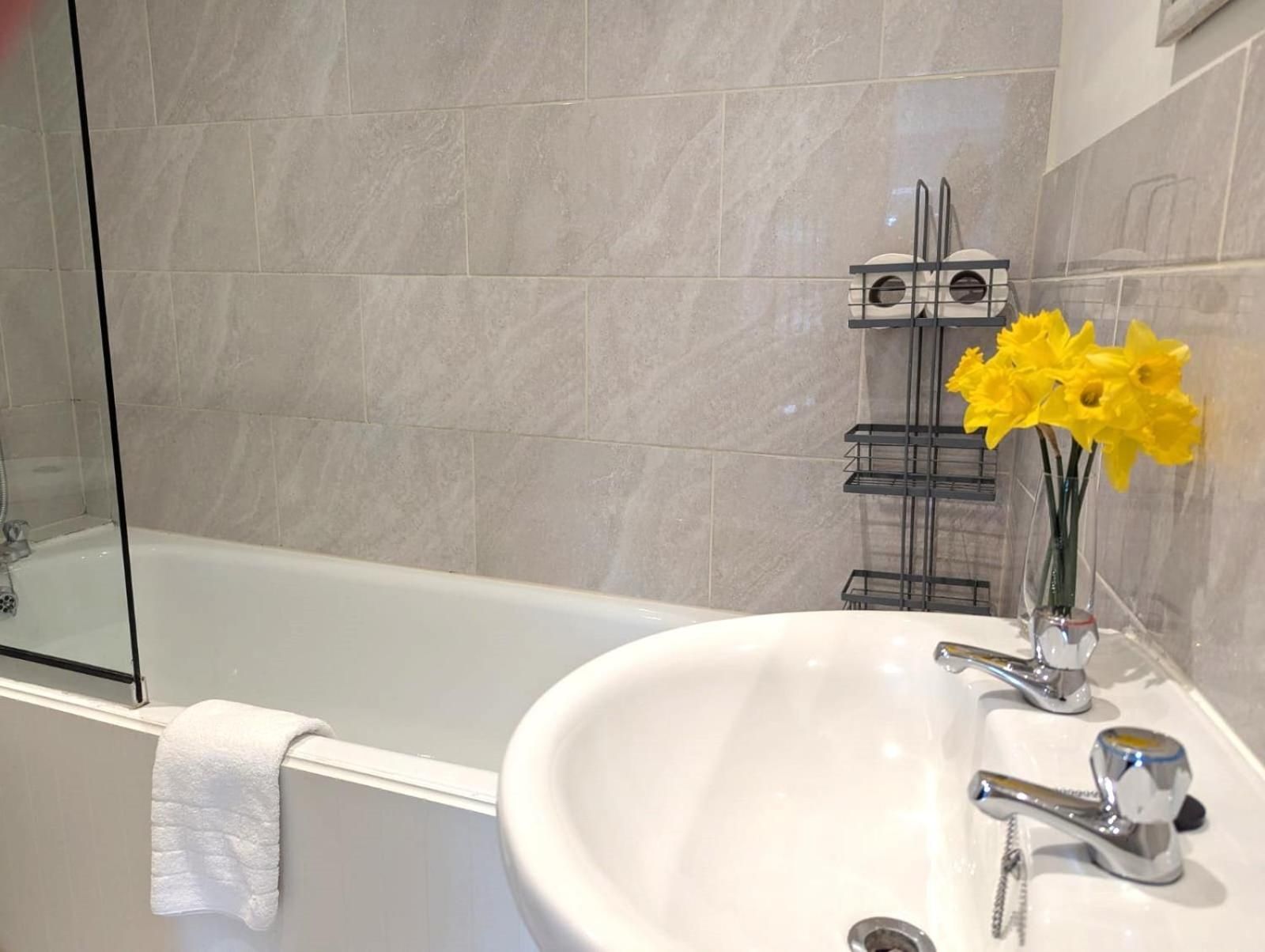 East Pallant Bed and Breakfast, Located in Large Georgian Townhouse in Central Chichester Apartment with City View 3