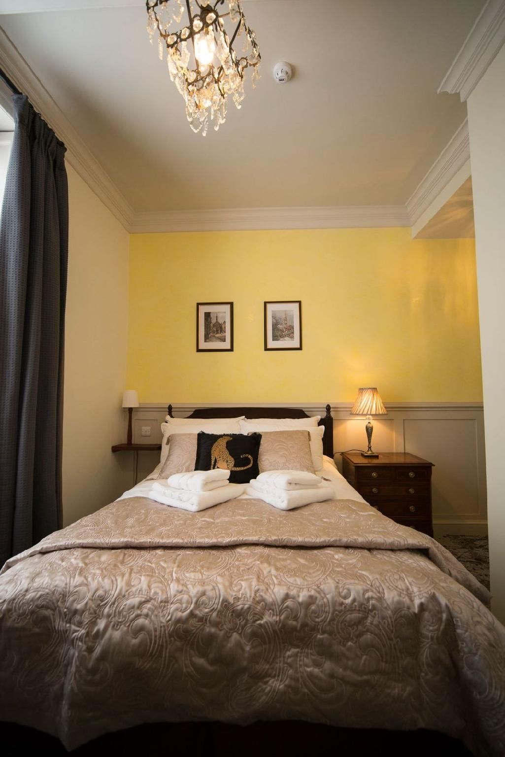 Double room-Budget-Ensuite with Shower-Street View-Bedroom 2