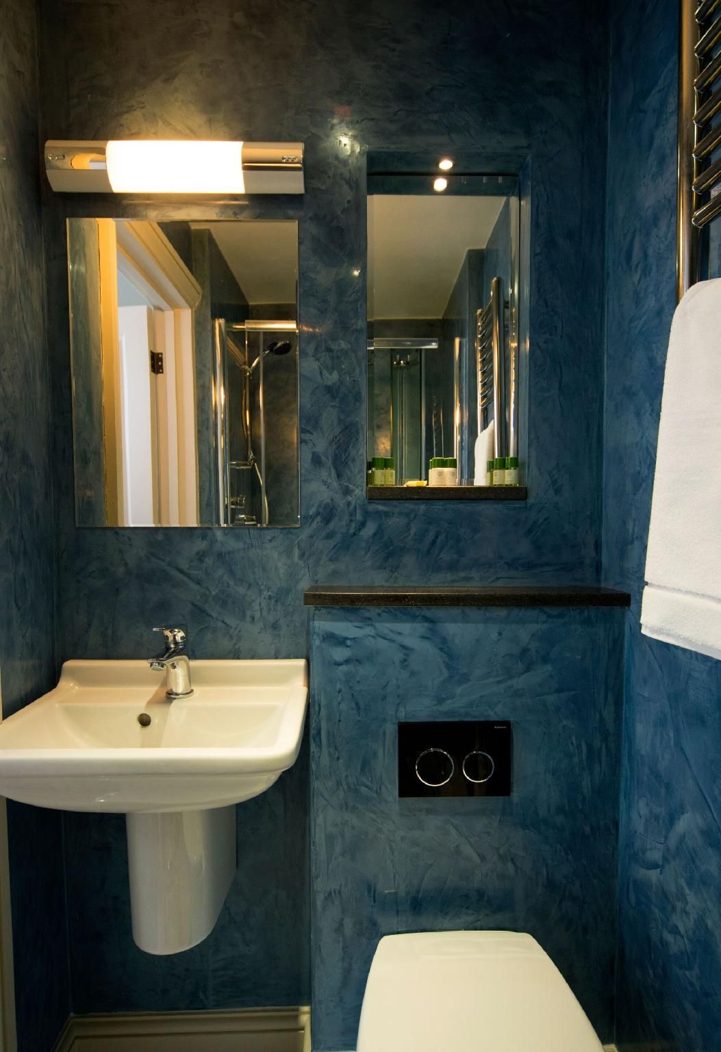 Single room-Economy-Ensuite with Shower-Street View-Bedroom 10