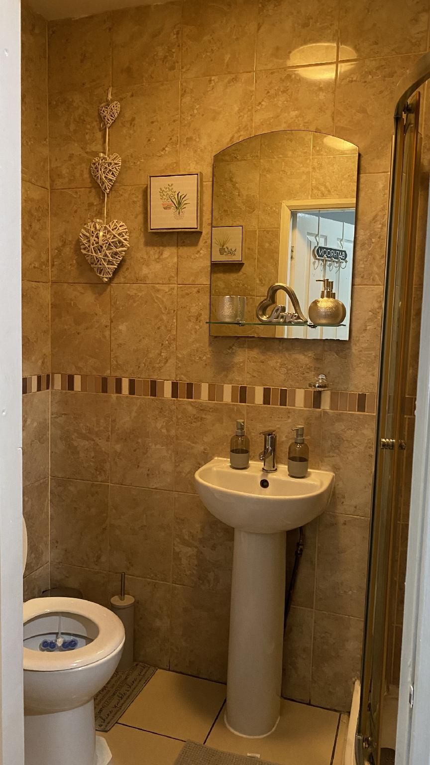 Studio-Comfort-Ensuite with Shower-Street View
