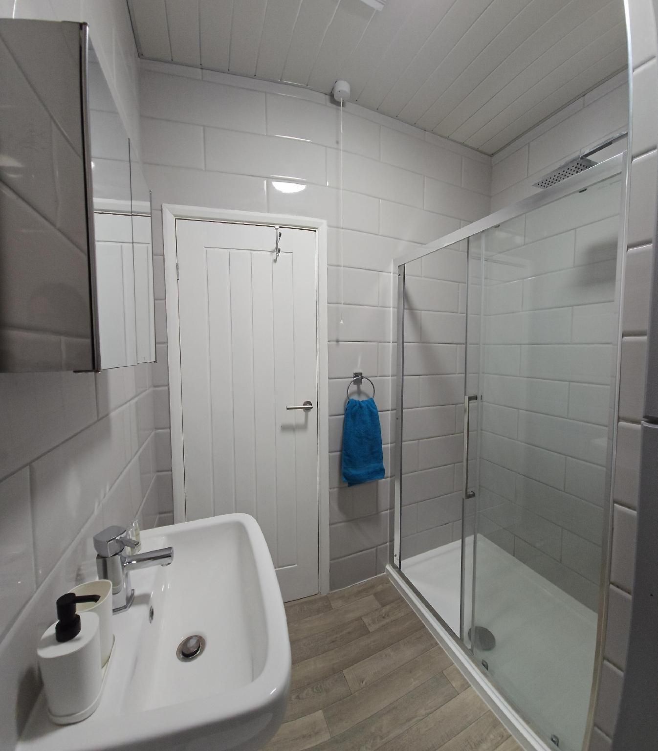 Edgerton Studios Deluxe-Studio-King-Ensuite 2