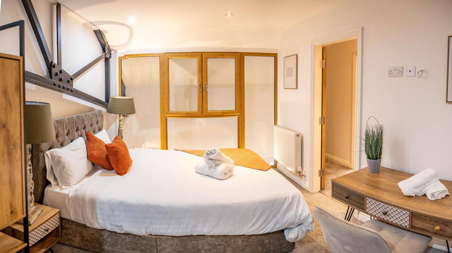 Deluxe Two-Bedroom Apartment with Garden View