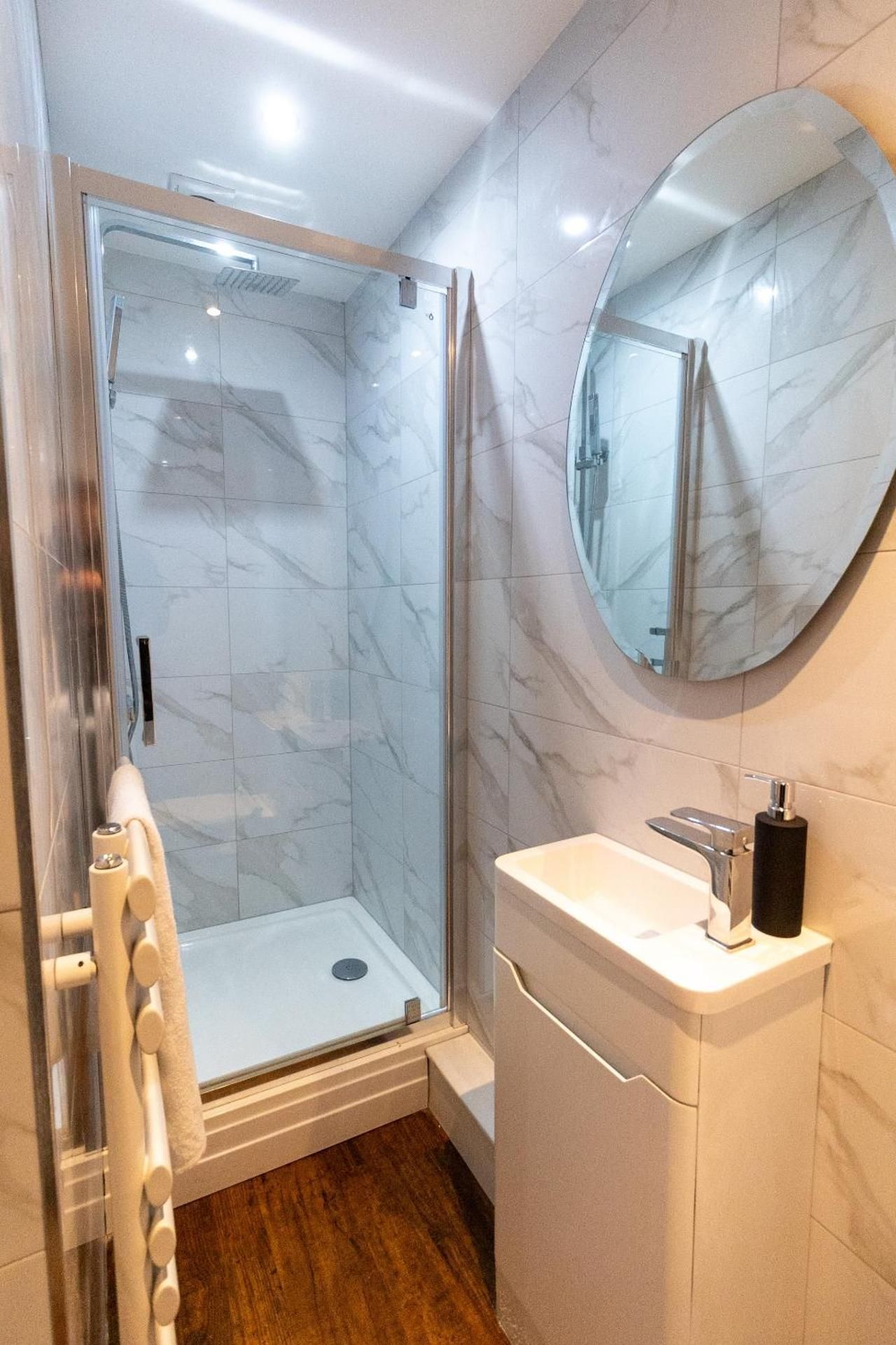 Deluxe Two-Bedroom Apartment with Garden View
