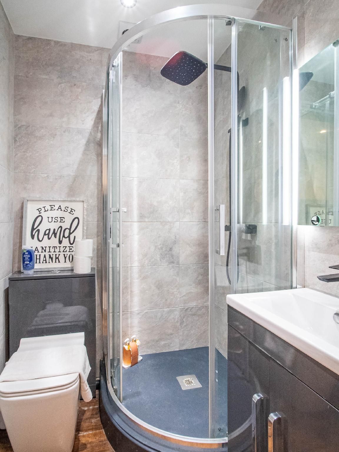 Dealhouse 212 Shower