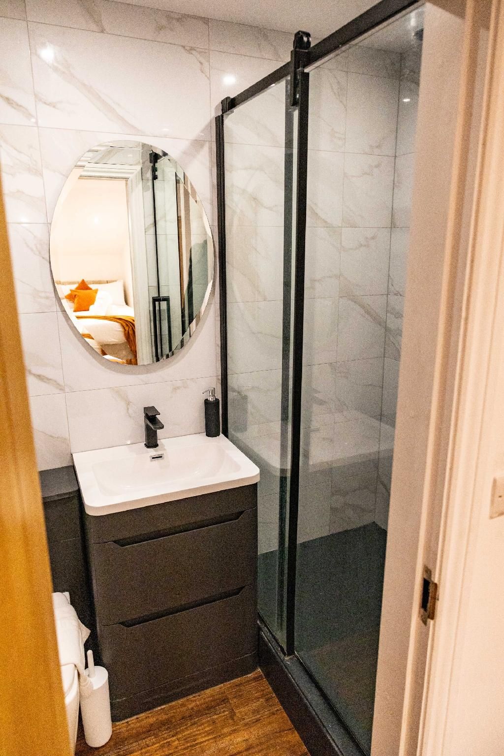 2 Bedroom Dealhouse 201