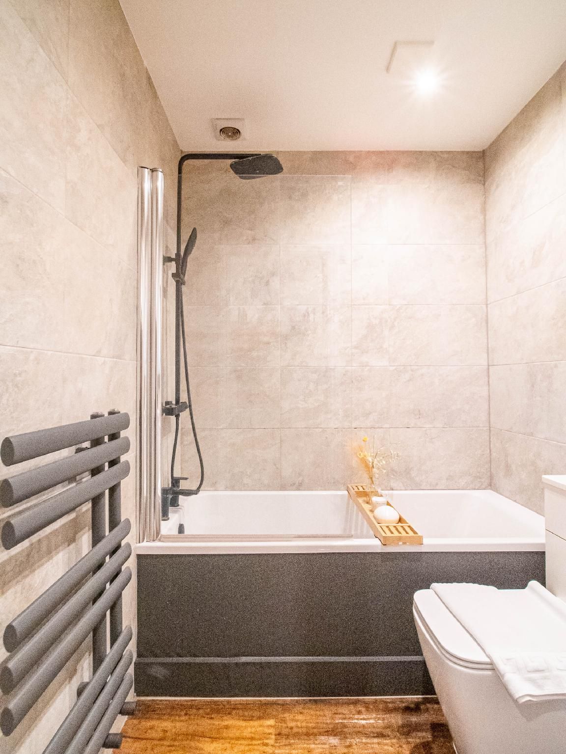 Hayy ApartHotels Dealhouse 1 Bedroom Dealhouse 211 Shower-Bath 2