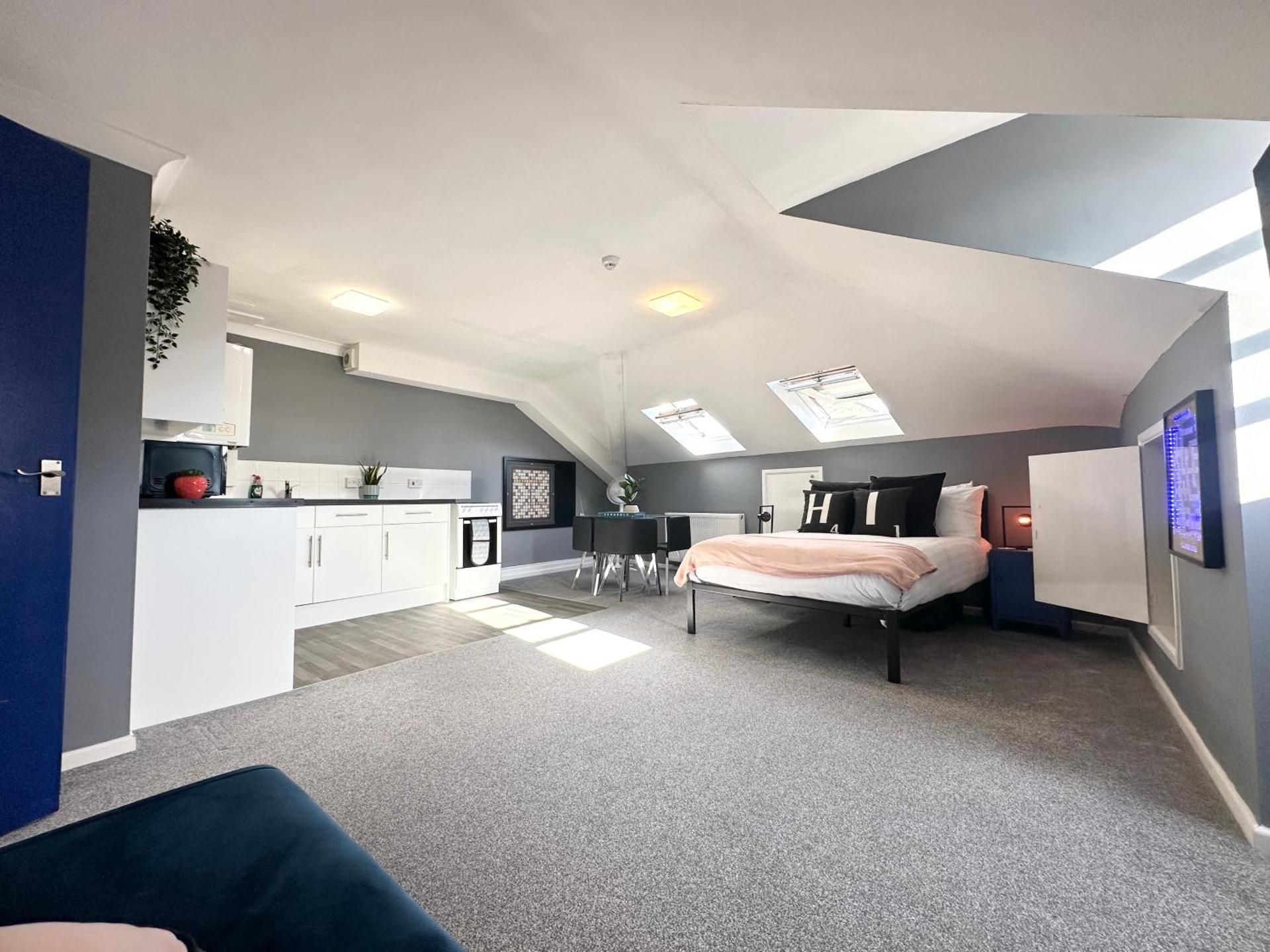 DELUXE APARTMENT