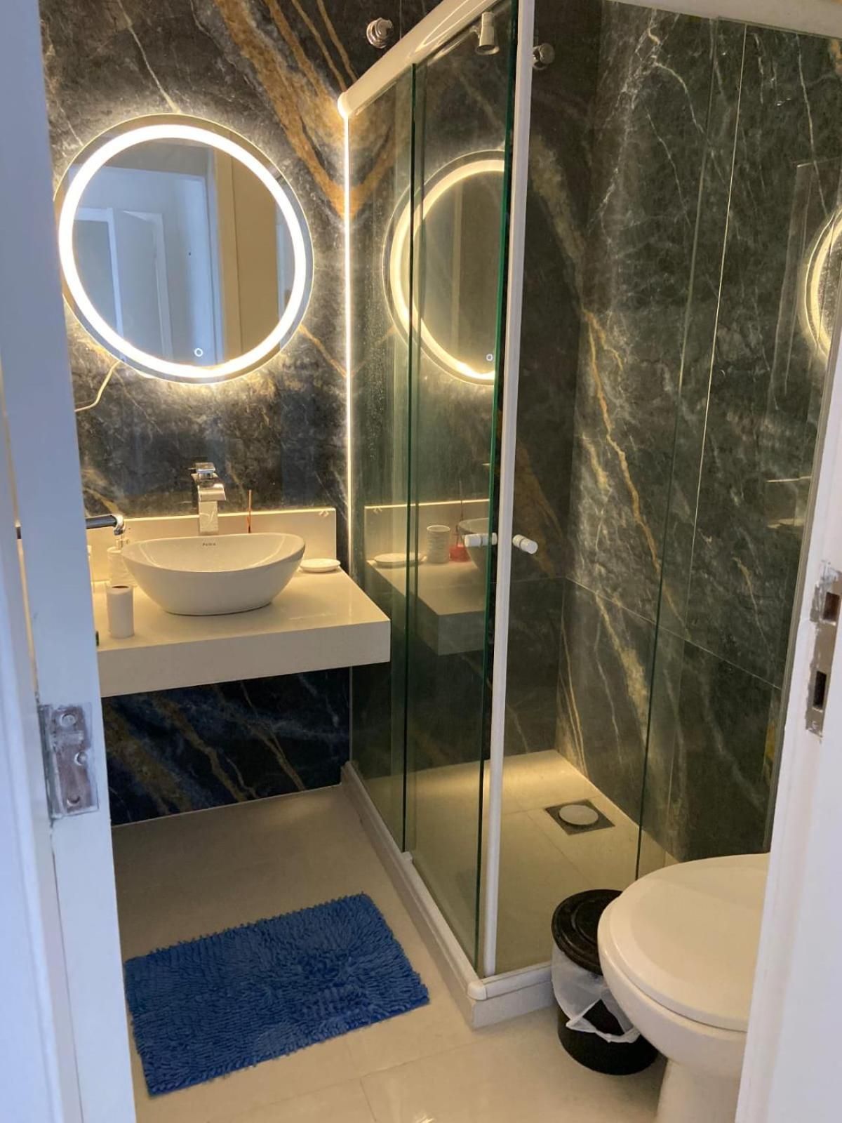 Deluxe One-Bedroom Apartment