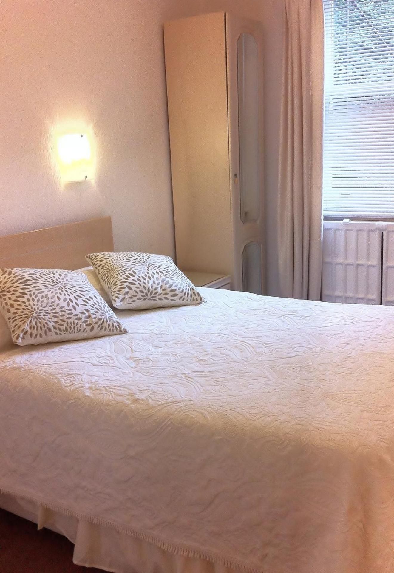 Single Room - No Pets