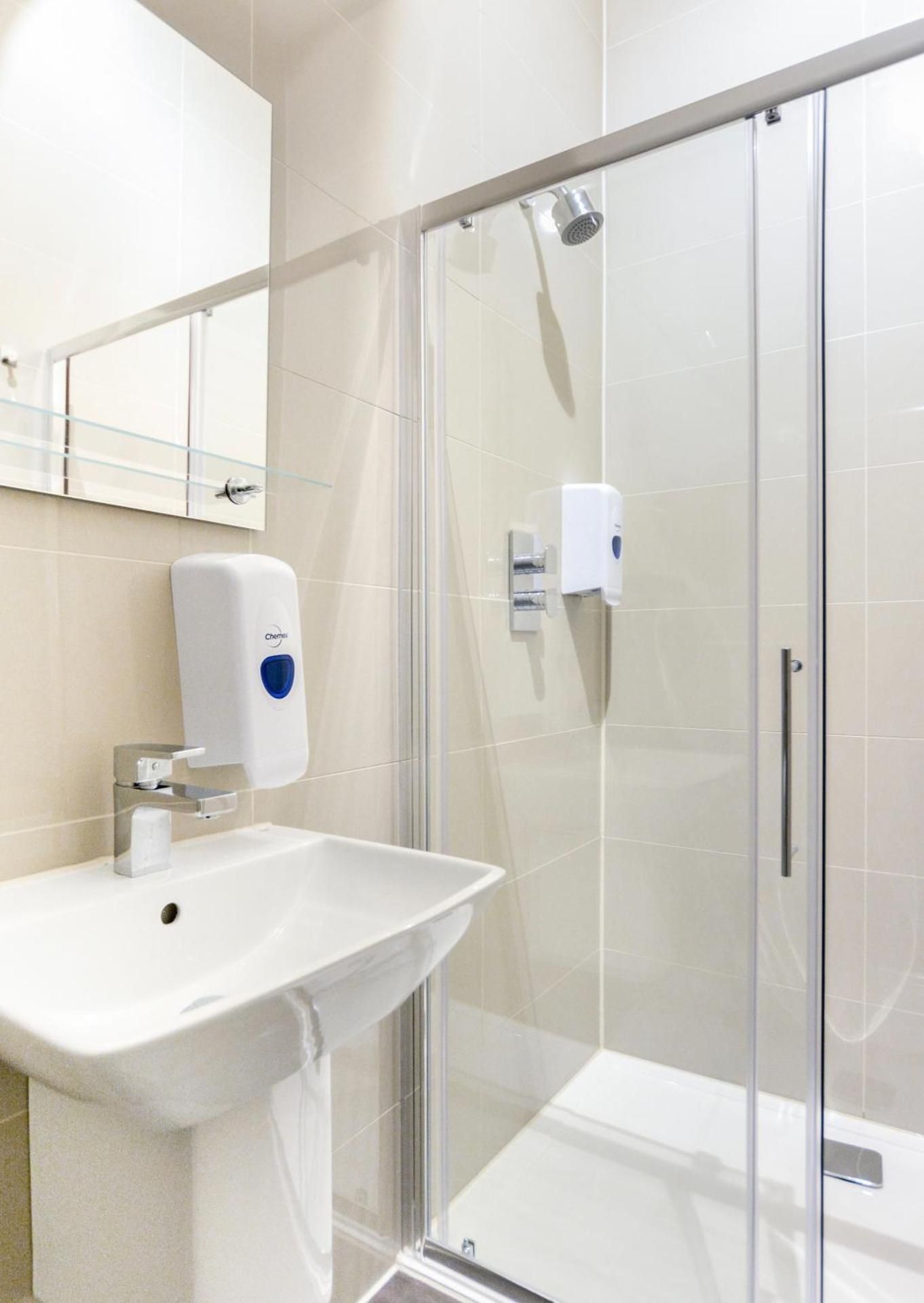 Green View Hotel Near Dartford Deluxe Double Room 2