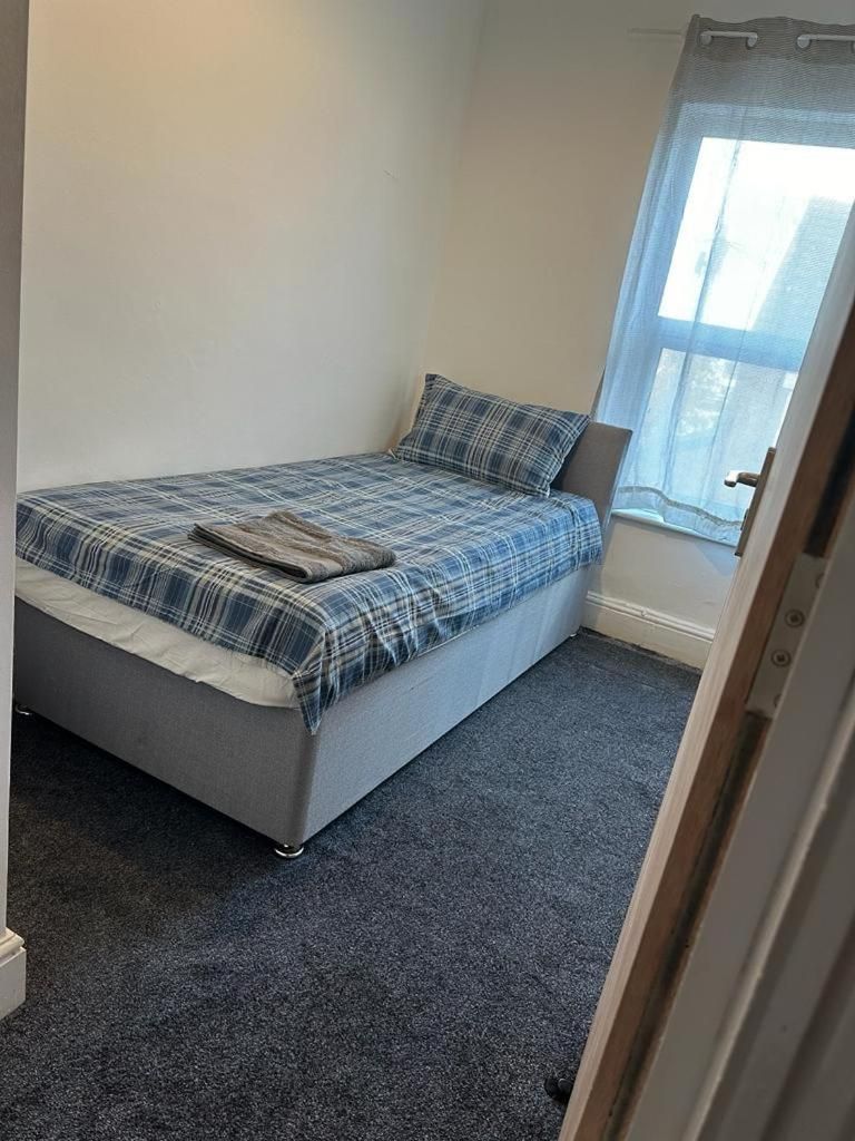 Single Room with Shared Bathroom
