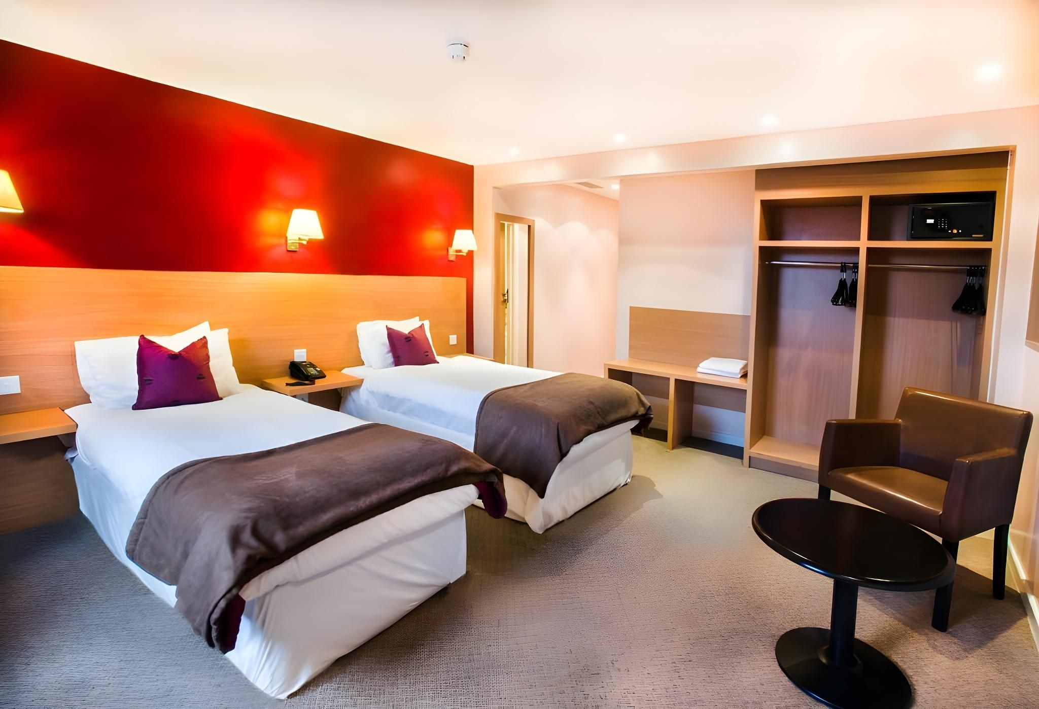 OYO Luton Hotel Standard Triple Room