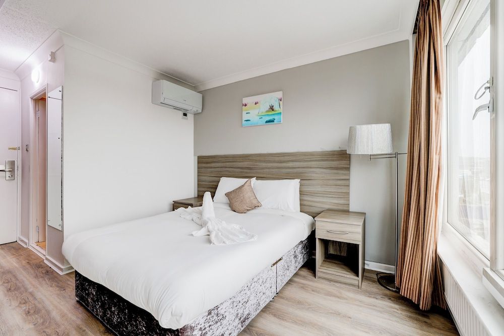 OYO The Chiltern Hotel Standard Twin Room 5