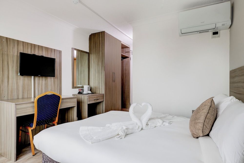 OYO The Chiltern Hotel Standard Twin Room 2