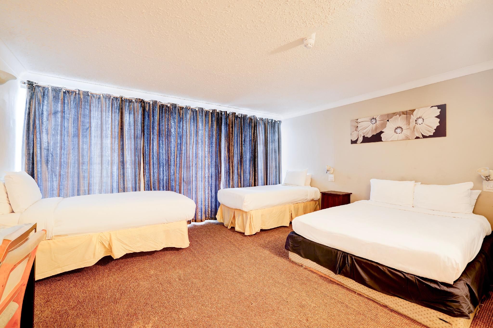 OYO The Chiltern Hotel Standard Family Room of 4