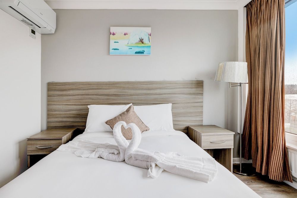 OYO The Chiltern Hotel Standard Twin Room 3