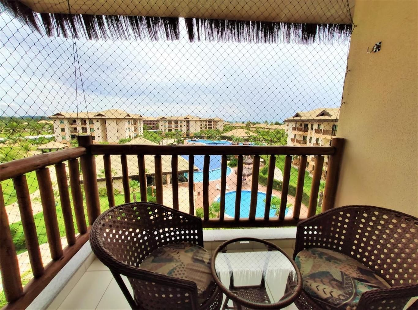 Apartment with Pool View 