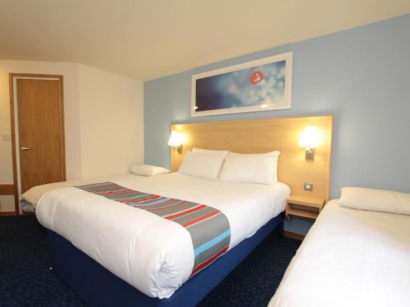 Travelodge Swindon Central Family Room 2