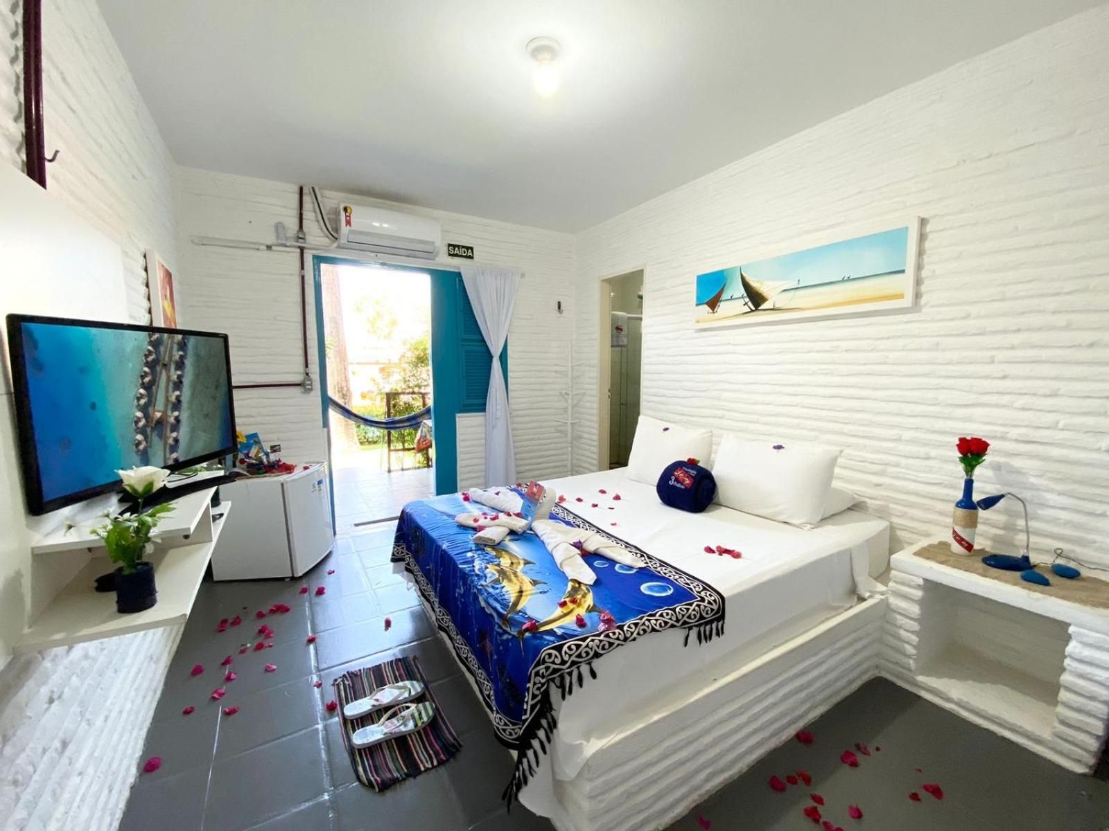 Queen Suite with Pool View