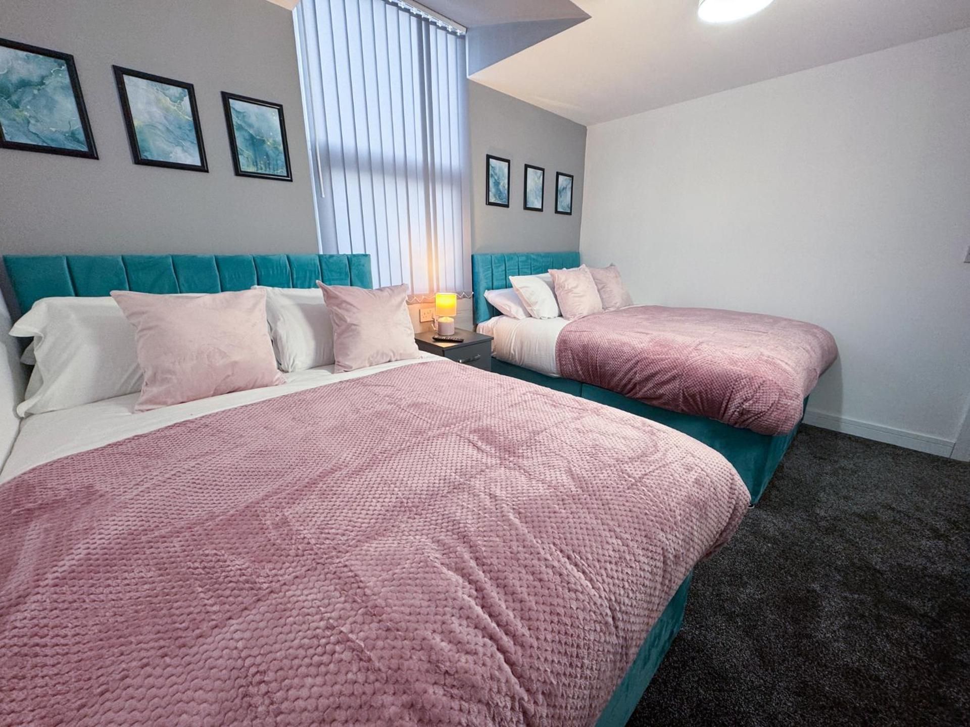 Quadruple Room with Private Bathroom