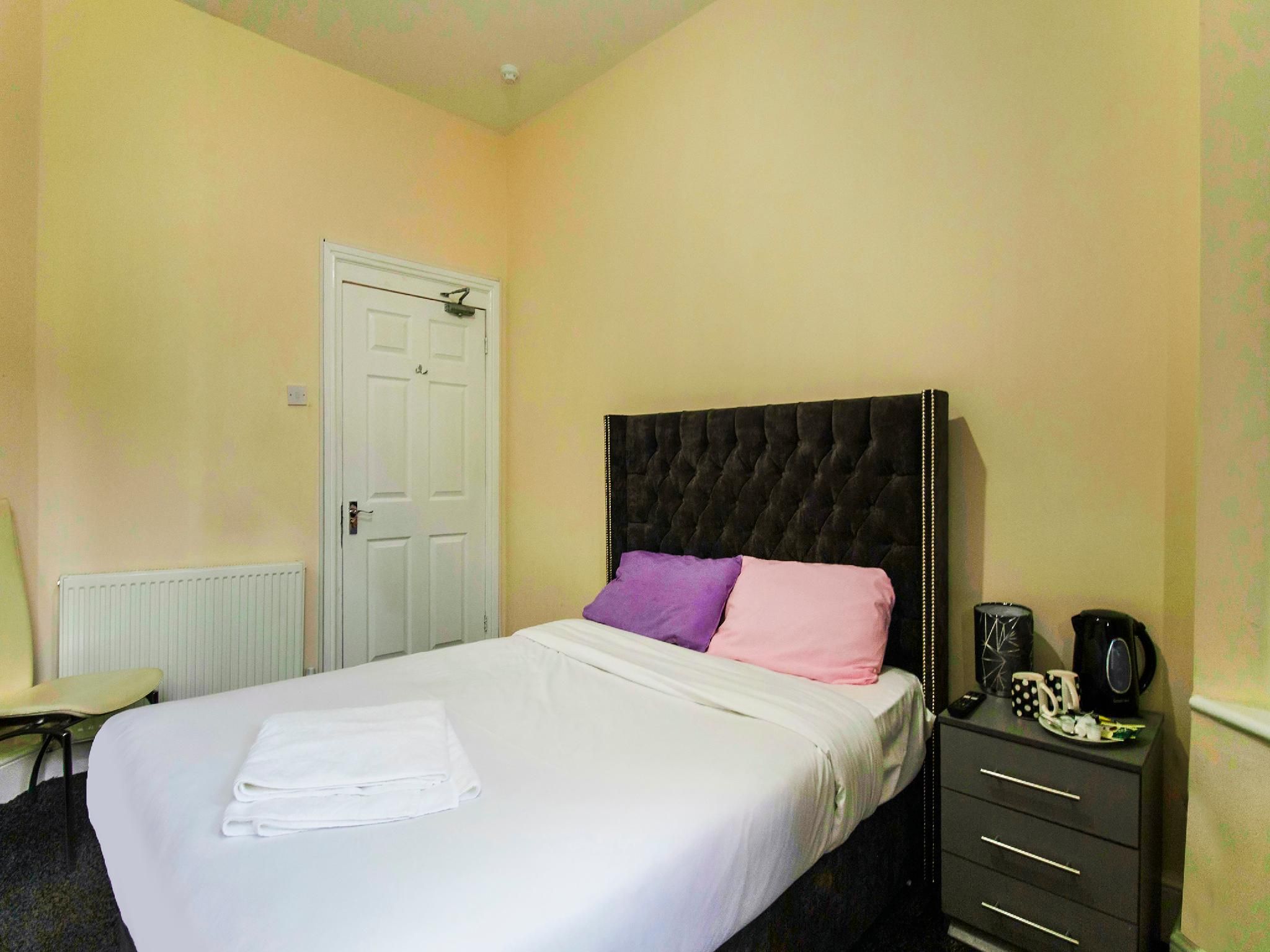 Standard Single Room with Shared Bathroom