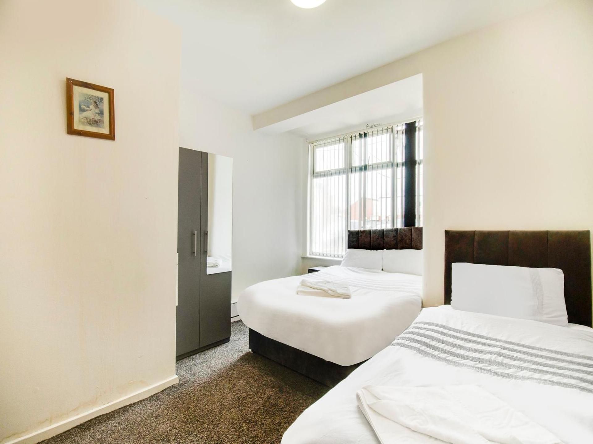 Standard Twin Room with Shared Bathroom