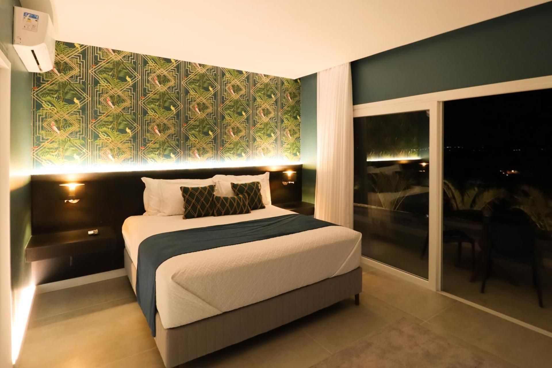 Suite with Lake View