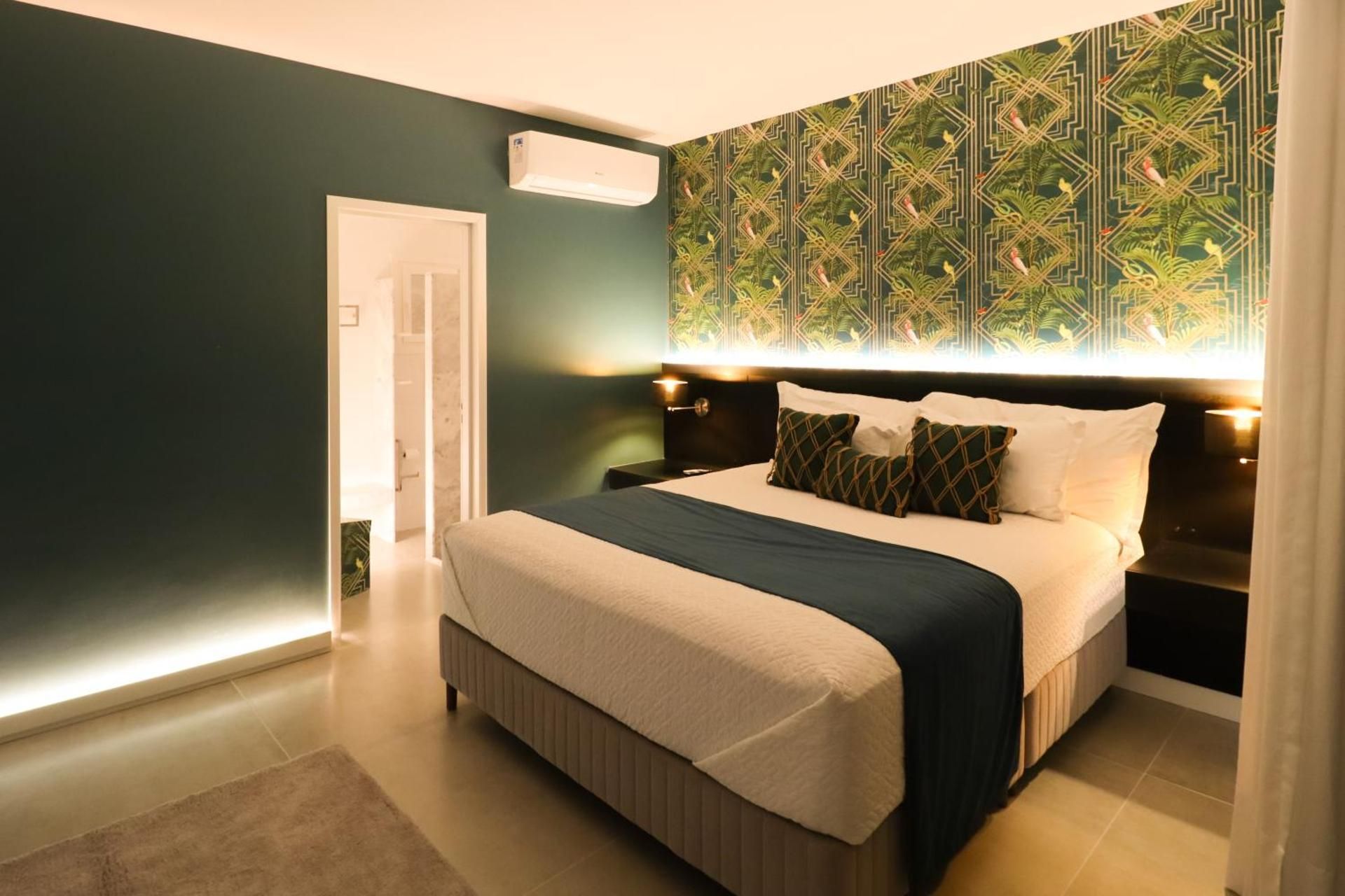 Suite with Lake View