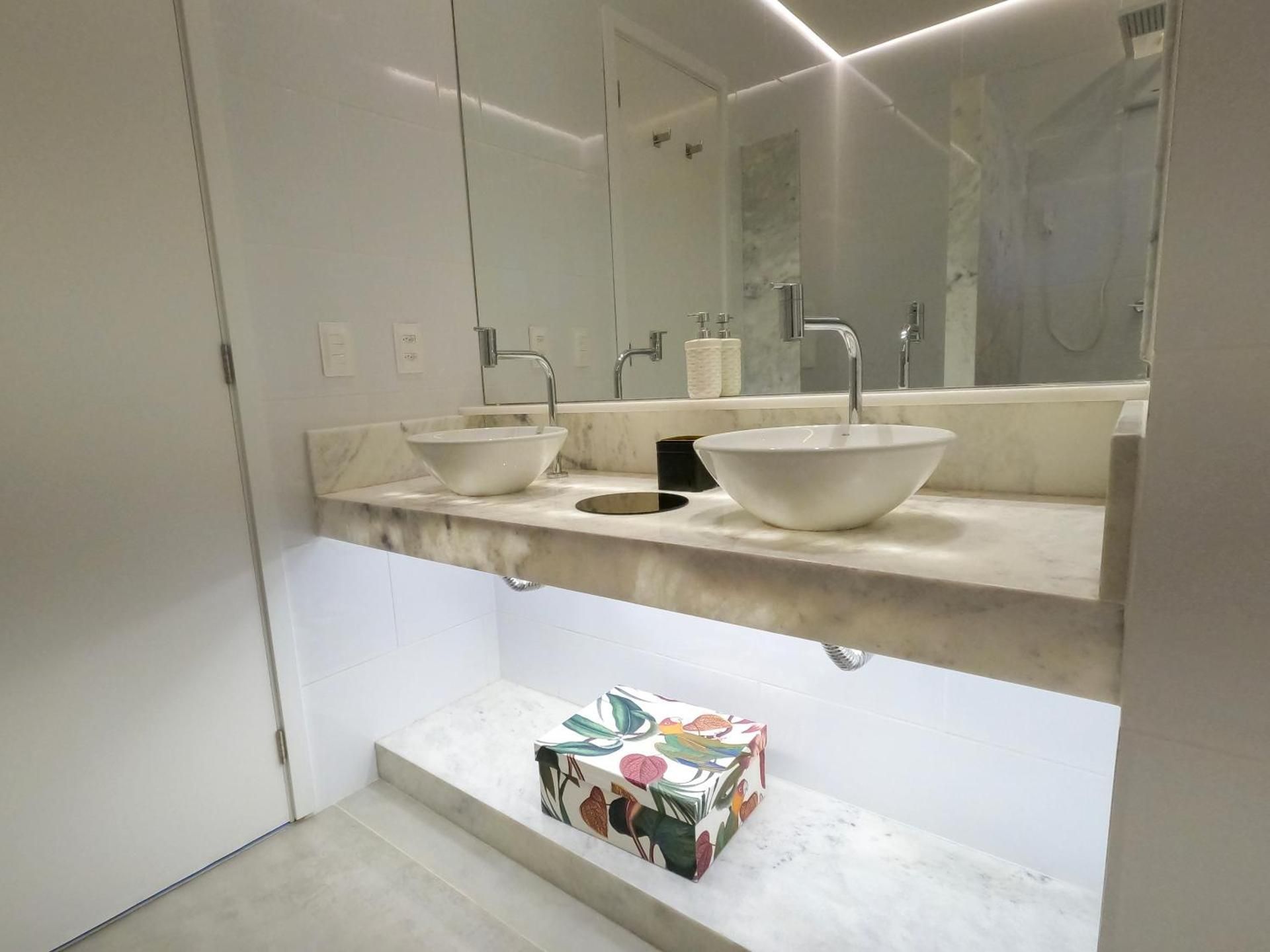 Suite with Pool View