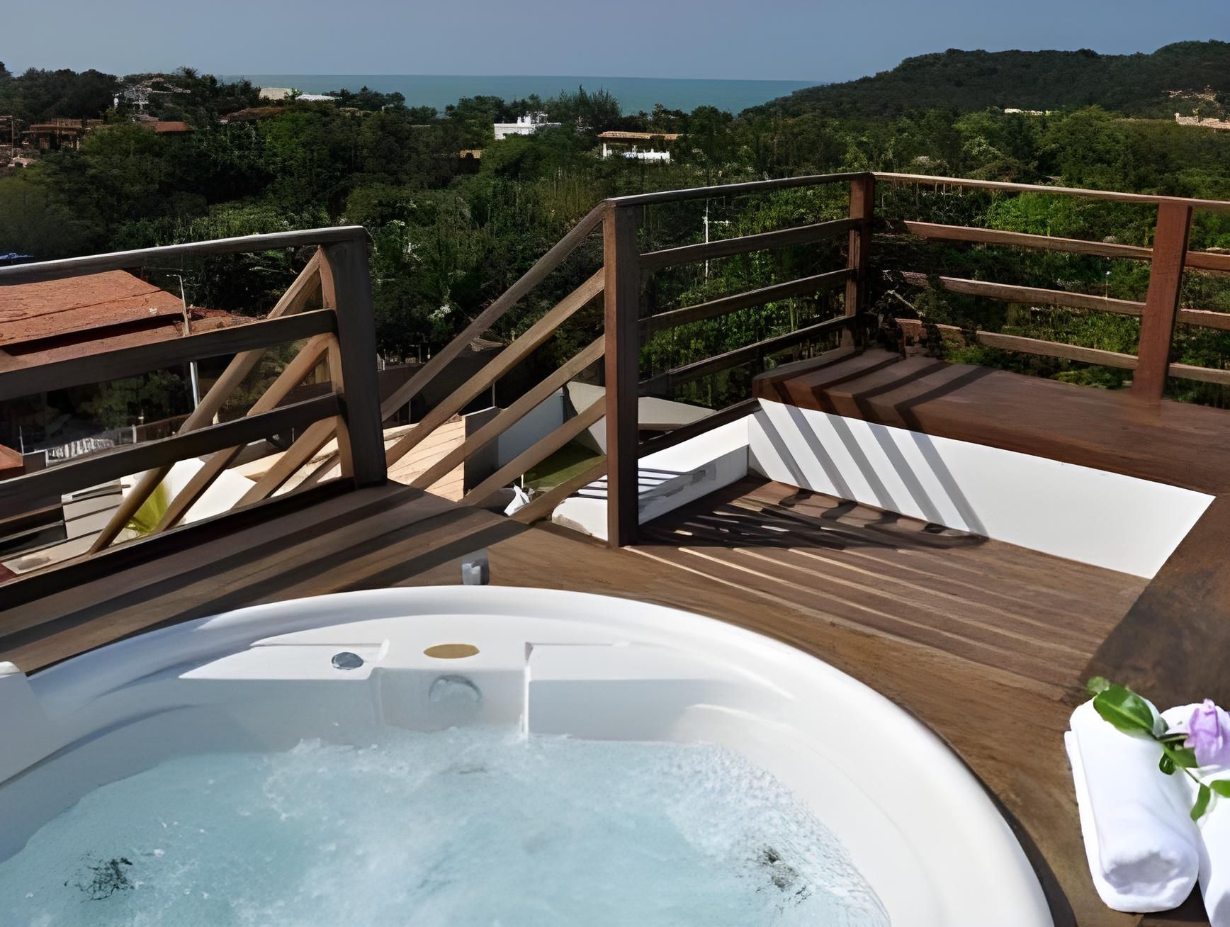 Master Loft with Hot Tub - No kitchen