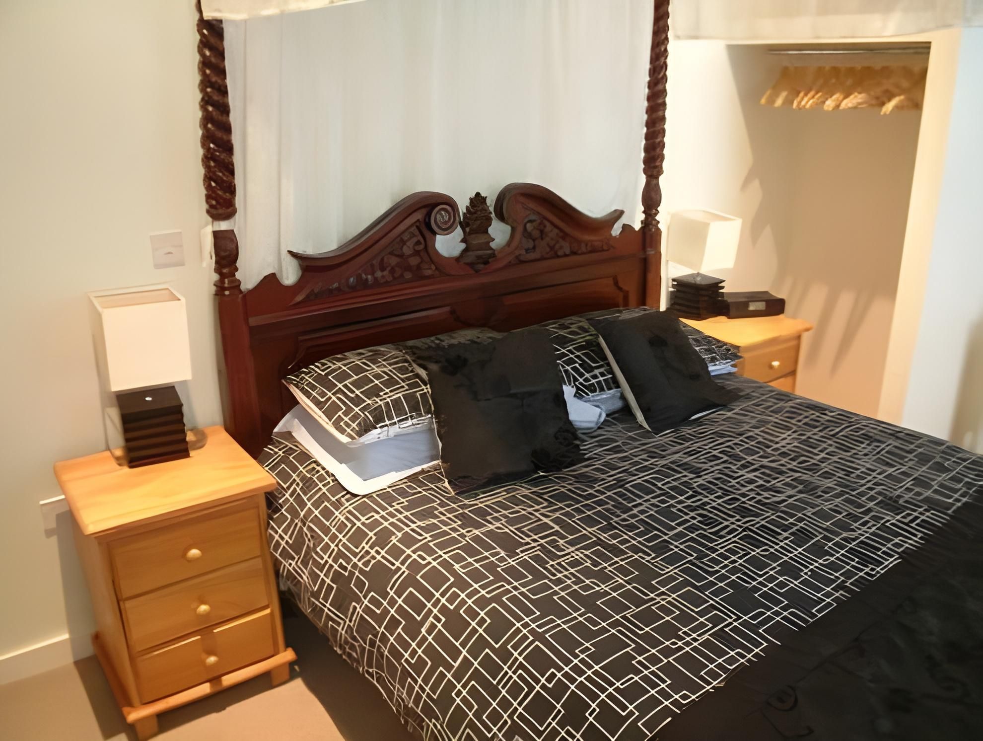 Room with Four-Poster Bed