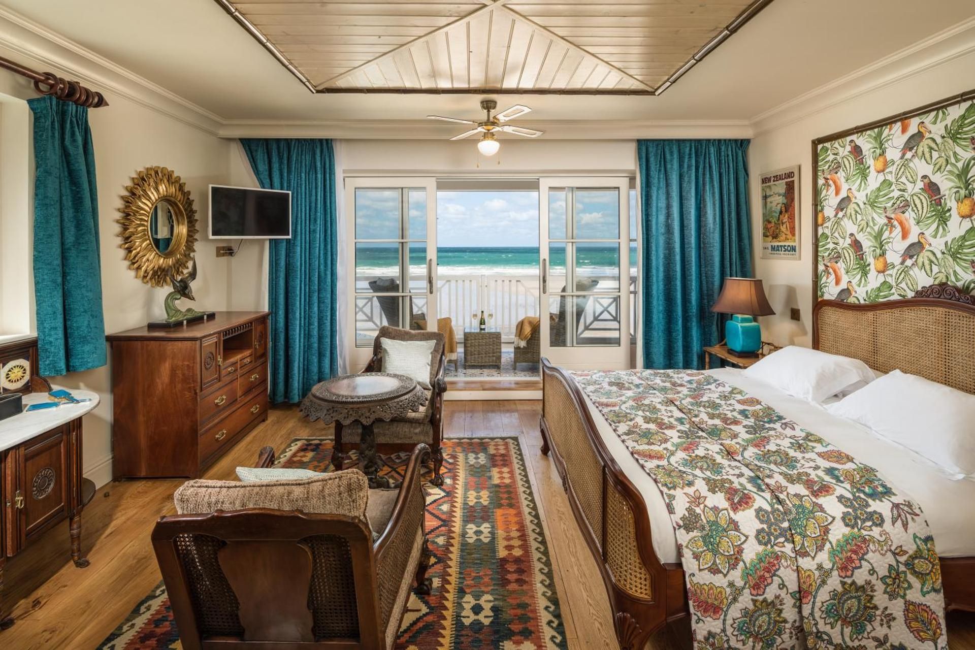 Tolcarne Beach Colonial Restaurant and Rooms King Room with Balcony