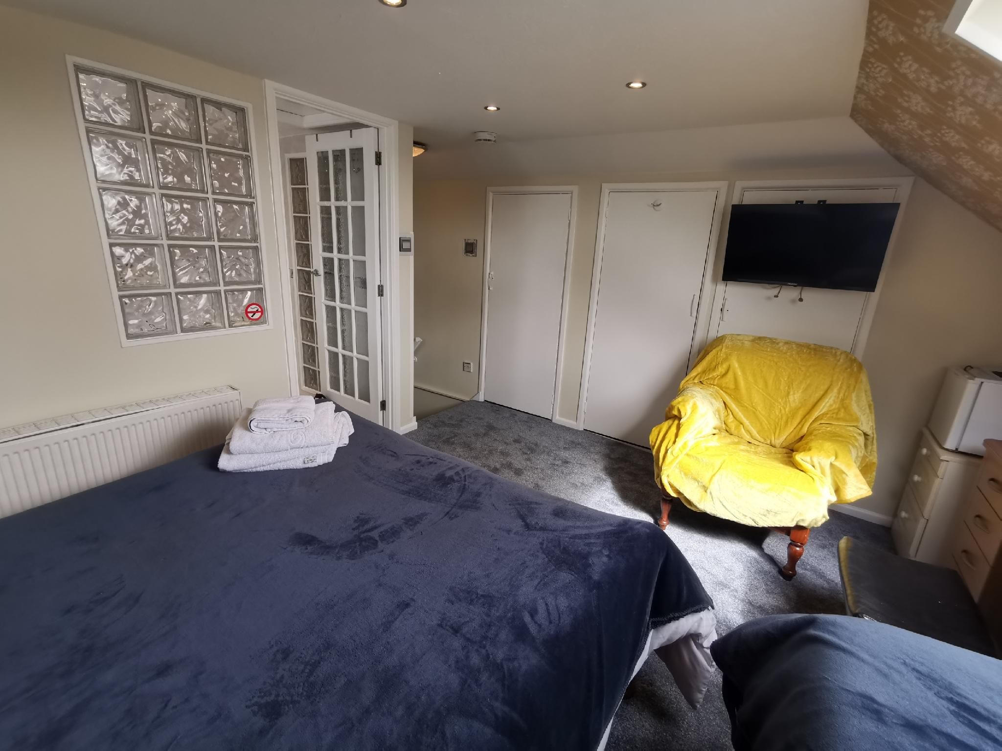 Double room-Standard-Ensuite with Shower-No view-Double Room