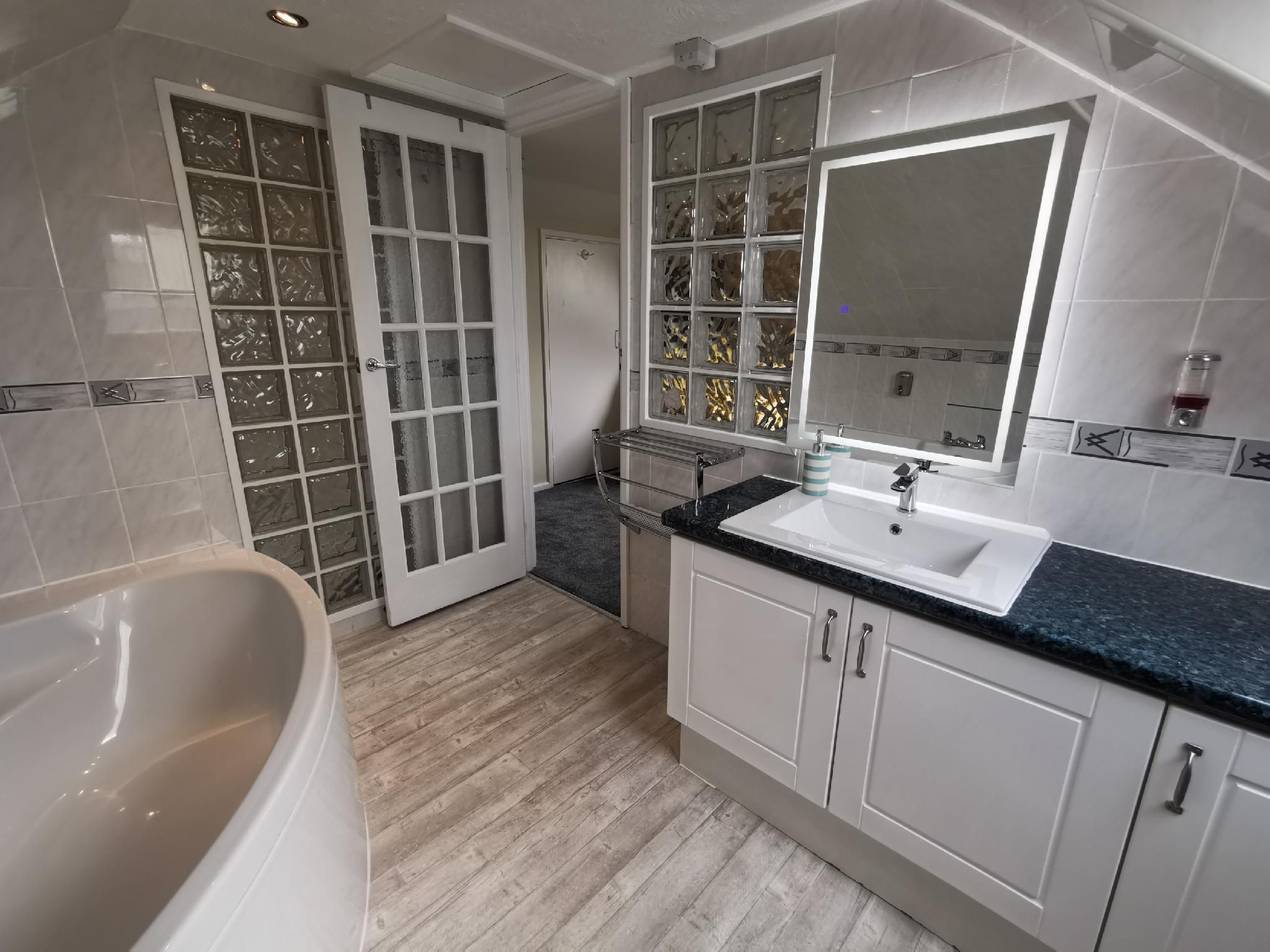 Double room-Standard-Ensuite with Shower-No view-Double Room