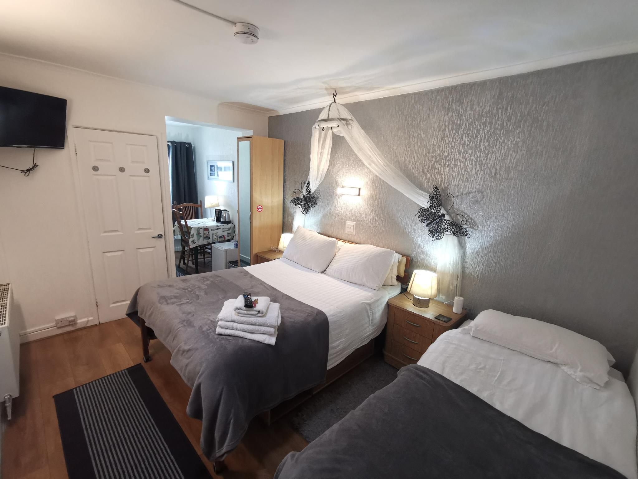 Aquarius B&B Family room-Ensuite-Sleeps 4