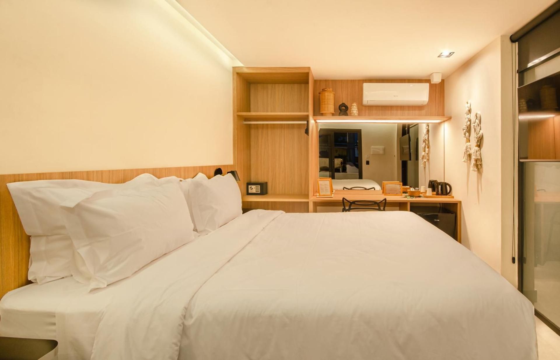 Deluxe Queen Suite