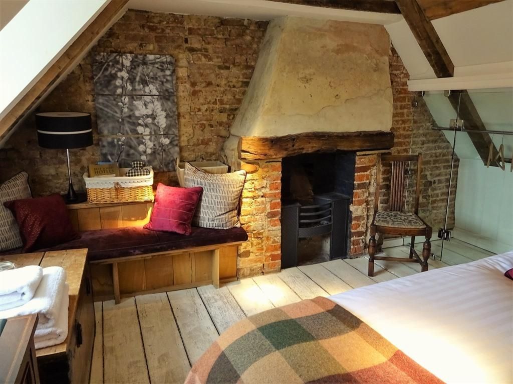 King-Deluxe-Ensuite with Shower-KING